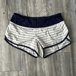 Lululemon Speed Up Low Rise Lined Short 2.5” Size 4